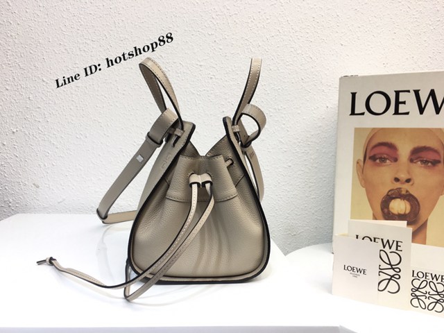 Loewe專櫃2022新款迷你hammock手袋 羅意威手提肩背女包迷你版吊床包 10393 lyw1079